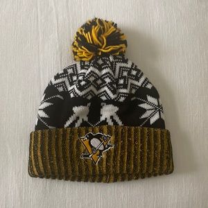 NWT: PITTSBURGH PENGUINS BEANIE